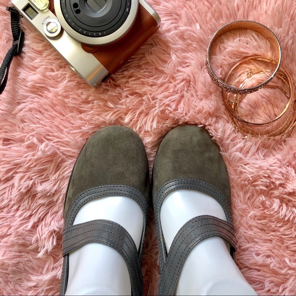 Aerosoles Charcoal Suede Role Around Block Heels - Picture 2 of 8